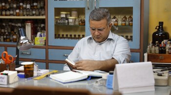 Kumud Mishra in 'Dr Arora - Gupt Rog Visheshagya'.