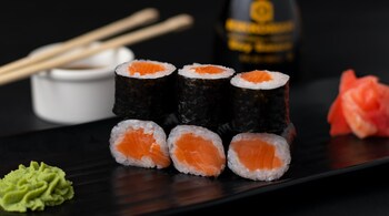 While the exhaustive Chinese view of diet and health denies pregnant women mangoes, peaches, coconut milk, pine nuts, lamb, coffee, chilli, winter melons, cucumbers, and sesame oil, Western medicine treats raw fish, veggies and mayo with suspicion. (Representational image: Mahmoud Fawzy via Unsplash)