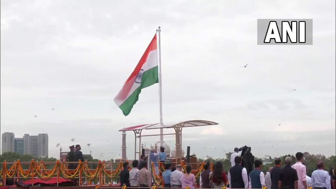 76th Independence Day PM Modi unfurls tricolor at Red Fort to begin