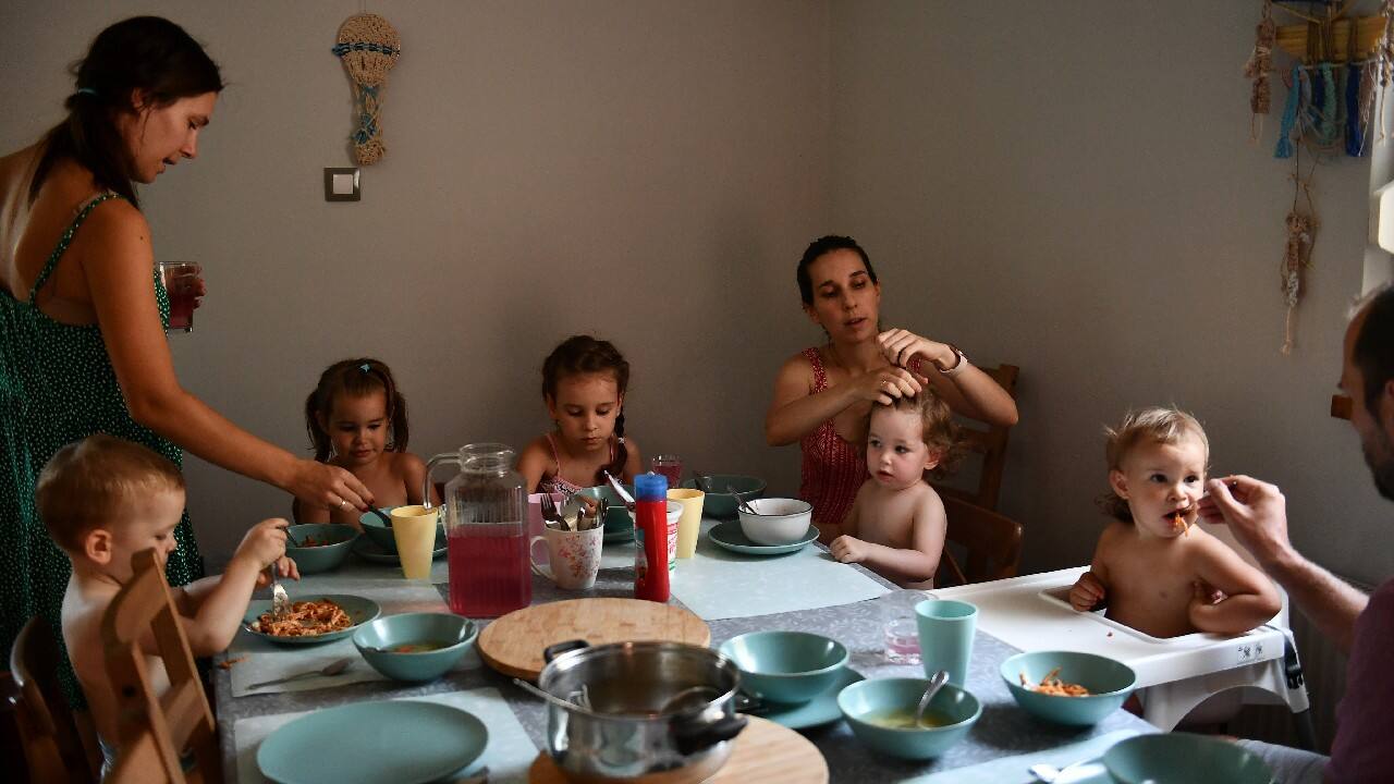 To stay cool, Budapest’s residents have been fleeing to relatives who have a house in the forested suburbs or air conditioning at home, sometimes sharing living space with up to a dozen other family members. (Image: AP)