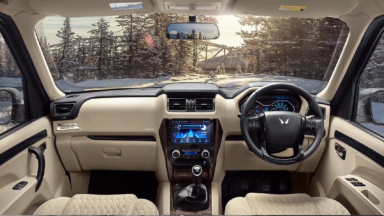 Scorpio Classic is powered by an all-aluminum lightweight GEN2 mHawk engine, producing a whopping 97 kW (132 PS) of power and 300 Nm torque. A substantial 230 Nm of low-end torque is produced at only 1000 rpm. (Image: Auto Mahindra)