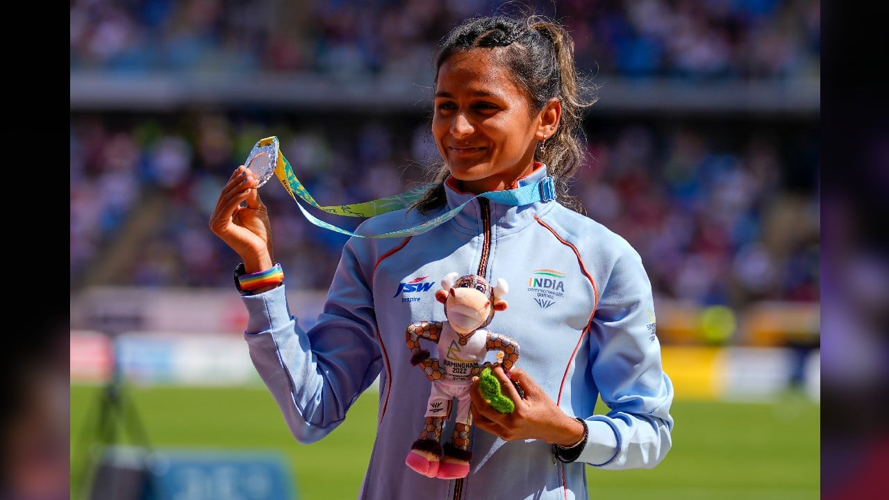 Women's 10,000 meters walk silver medalist Priyanka holds up her medal on the podium during the athletics in the Alexander Stadium at the Commonwealth Games in Birmingham, England, August 6. (Image: AP)
