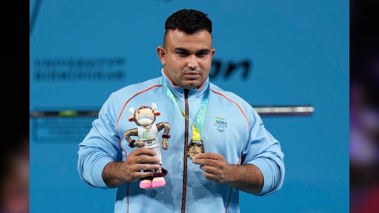 Sudhir poses with the gold medal he won at the men's heavyweight para powerlifting final at the Commonwealth Games at The NEC in Birmingham, England, August 4. (Image: AP) (With inputs from AP)