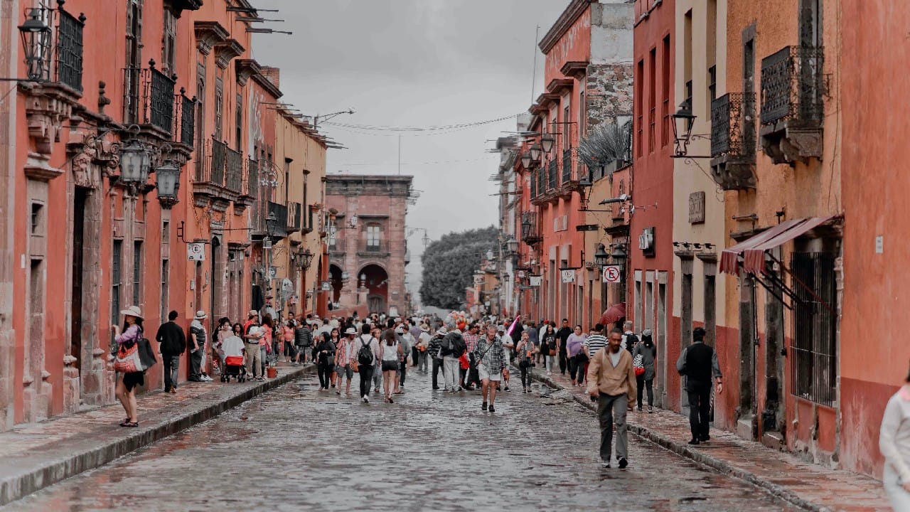 Mexico City | A vast urban sprawl of nearly 22 million people, Mexico City may seem an unlikely candidate for an expat haven, but the oldest capital in the Americas has been rapidly gaining attention as a center of entrepreneurs and startups in Latin America. Mexico topped the global ranking in InterNations&rsquo; 2022 Expat Insider ranking of the best countries to live in and its high-altitude capital is home to foreigners from all over the world. Blending seven centuries of history with some of the region&rsquo;s most progressive policies &mdash; the city was the first in Latin America to legalize same-sex marriages &mdash; the capital is also home to one of the most vibrant restaurant scenes in the Americas. (Image: Unsplash)