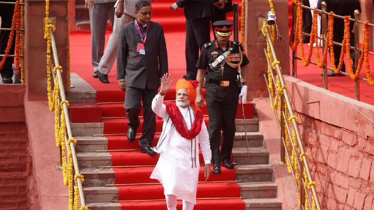 2018 | For his appearance at the Red Fort in 2018, he had donned a saffron turban. (Image: Reuters)
