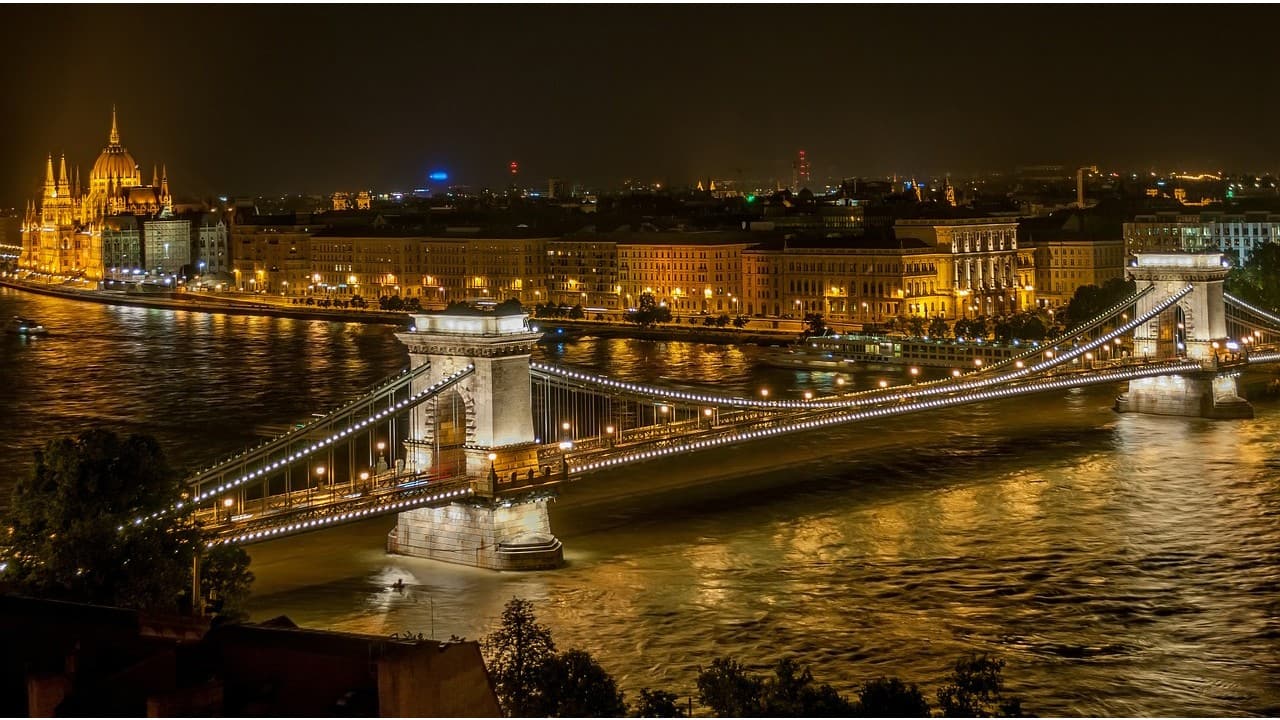 7. Budapest, Hungary | Beauty score: 75.9 percent | The central area of Budapest along the Danube River is classified as a UNESCO World Heritage Site and has several notable monuments of classical architecture. (Image: Pixabay)