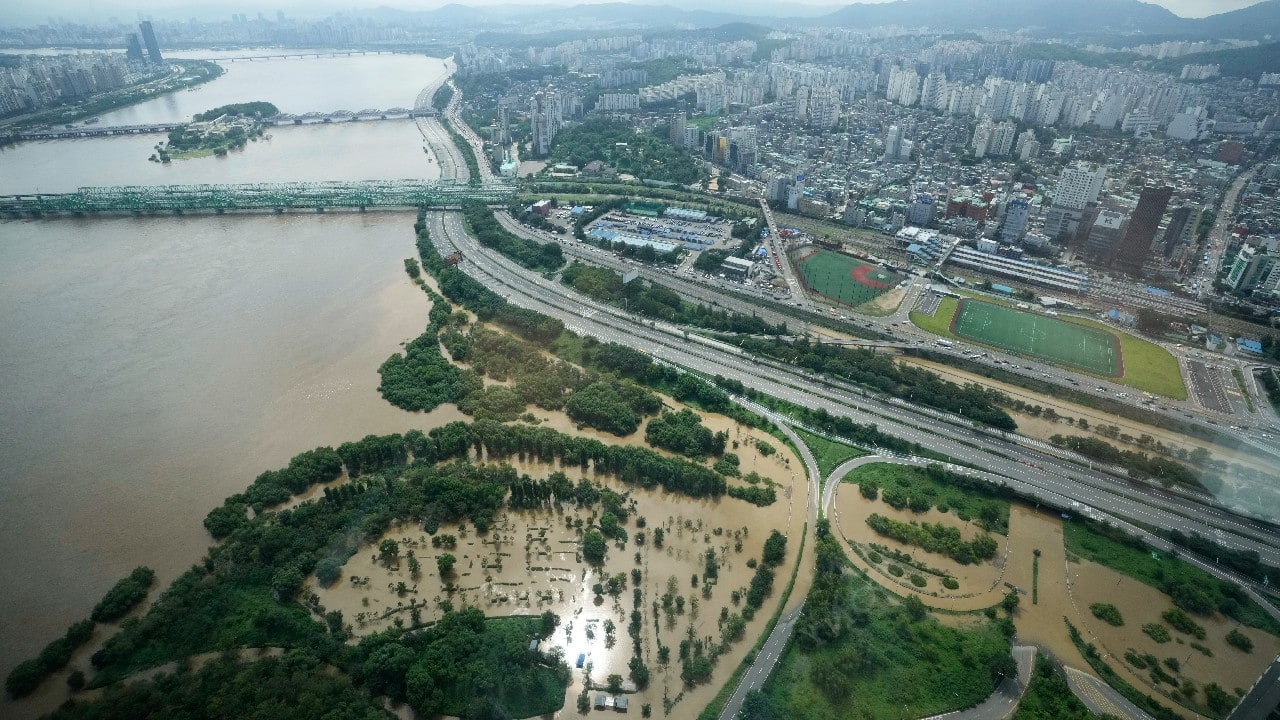 Some parts of a main road along the Han River are flooded due to heavy rain in Seoul, South Korea, August 10. Cleanup and recovery efforts gained pace in South Korea's greater capital region Wednesday as skies cleared after two days of record-breaking rainfall that unleashed flash floods, damaged thousands of buildings and roads and killed multiple people. (Image: AP)