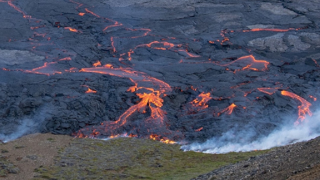 Volcano erupts again near Iceland capital