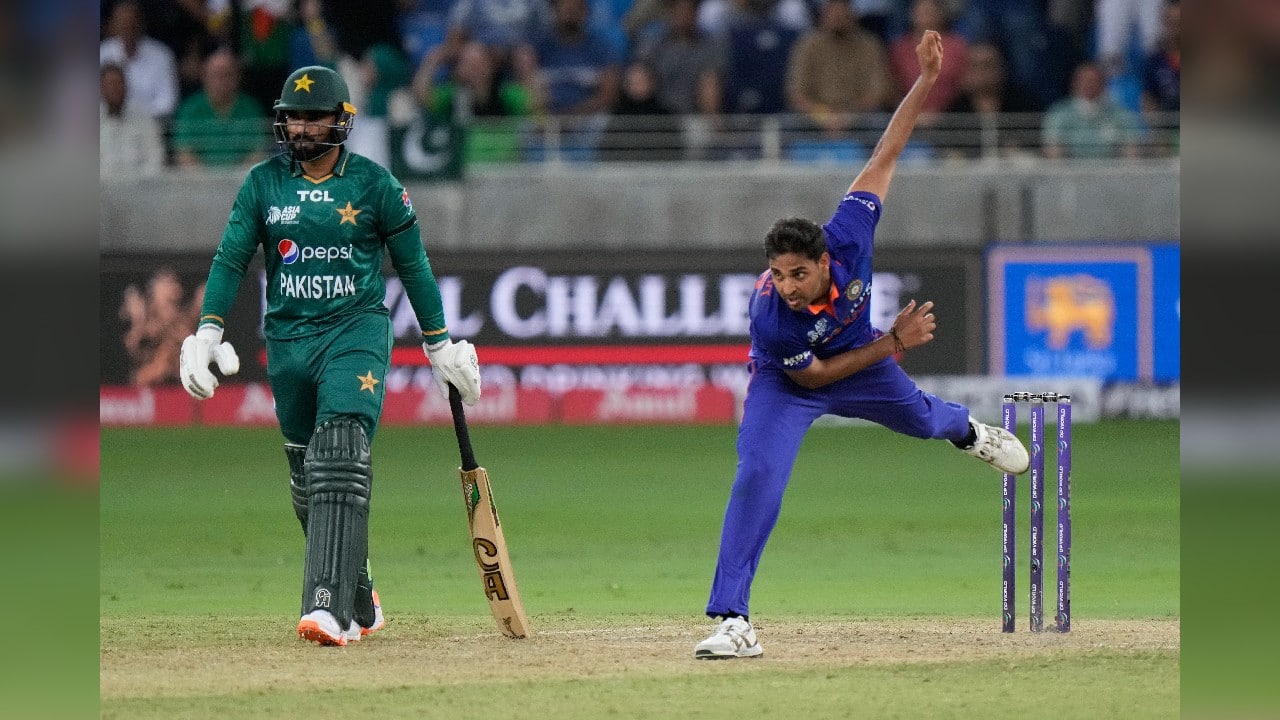 India’s ploy to challenge the Pakistan top order with short balls after winning the toss worked perfectly as Bhuvneshwar Kumar (4-26) got the key wickets of captain Babar Azam (10) and Fakhar Zaman (10) inside the batting powerplay. (Image: AP) India’s ploy to challenge the Pakistan top order with short balls after winning the toss worked perfectly as Bhuvneshwar Kumar (4-26) got the key wickets of captain Babar Azam (10) and Fakhar Zaman (10) inside the batting powerplay. (Image: AP)