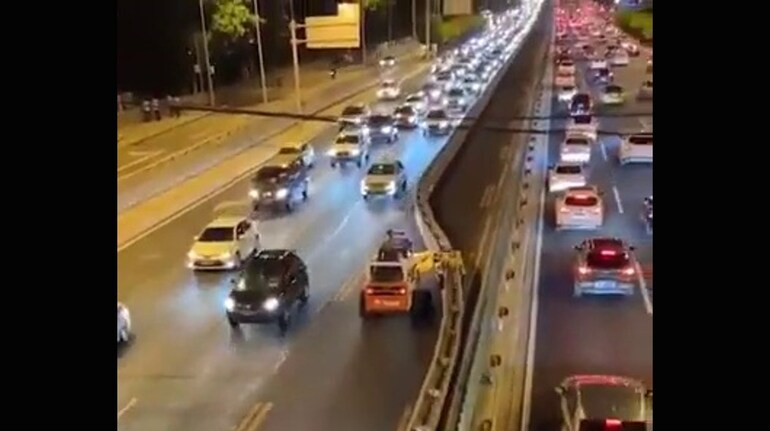 Watch: How ‘reversible lanes’ help relieve traffic jams in China