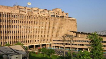 IIT Delhi main building (Photo via Wikimedia Commons)