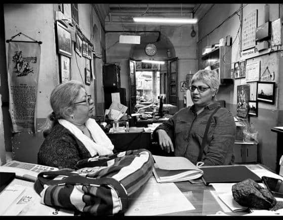 Pratibha Nandakumar with Mani Rao discussing the Kannada translation of Rao's 'Love Me in A hurry'