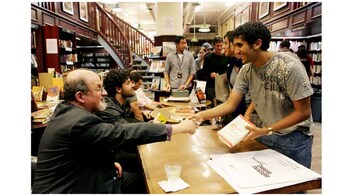 Salman Rushdie at a literary event. (Photo: Anukul0508 via Wikimedia Commons 4.0)