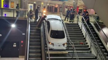 A Mazda stuck inside a metro station in Spain (Image credit: EmergenciasMad/Twitter)