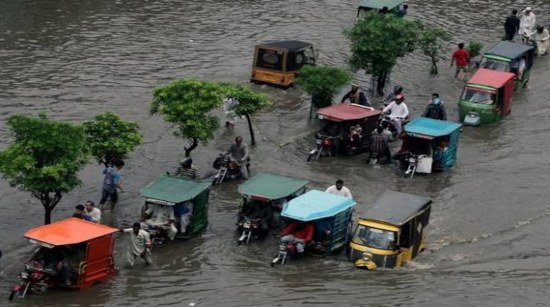 'Third' of Pakistan under water as flood aid efforts gather pace