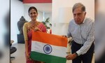 Ratan Tata y Anand Mahindra reciben tricolor como parte de la campaña de Har Ghar Tiranga.