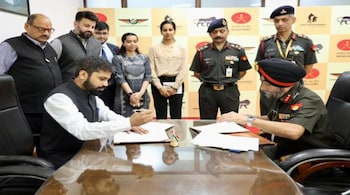 Maj Gen CS Mann, VSM, Additional Director General, Army
Design Bureau (R) signing an MoU with Smit Shah, president of Drone Federation of India (DFI) (L) on August 8 in New Delhi