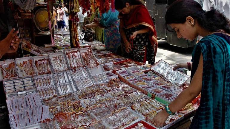 Women buying rakhis in Jammu. (Photo: Vishal Dutta via Wikimedia Commons 2.0)