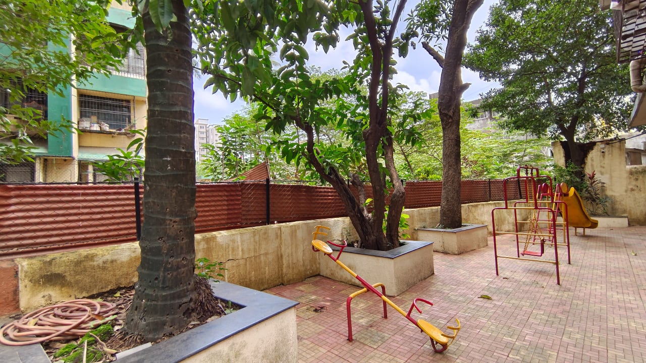 Photos taken on the ultrawide shooter aren’t as detailed as those taken on the main camera. 