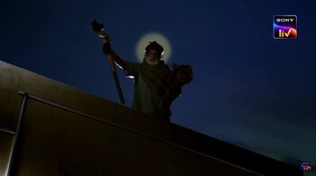 Nasser as the 400-year-old siddhar (swami) in director Chimba Devan's fantasy story ‘Kottai Paaku Vathalum, Mottai Maadi Siddharum’. (Screen grab)