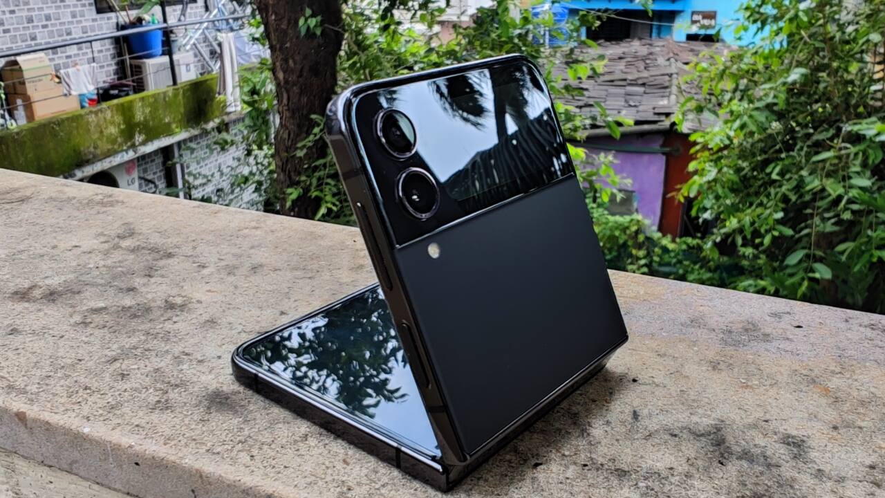 Not much has changed on the camera front, with the Galaxy Z Flip 4 opting for a dual-rear camera setup that consists of a 12 MP main camera with f/1.8 aperture Dual Pixel PDAF and OIS and a 12 MP, f/2.2 ultrawide snapper with a 123-degree field of view. On the front, you get a 10 MP selfie camera with an f/2.4 aperture. You can take 4K video at up to 60fps on the back, although frame rates drop to 30fps with the front camera. 