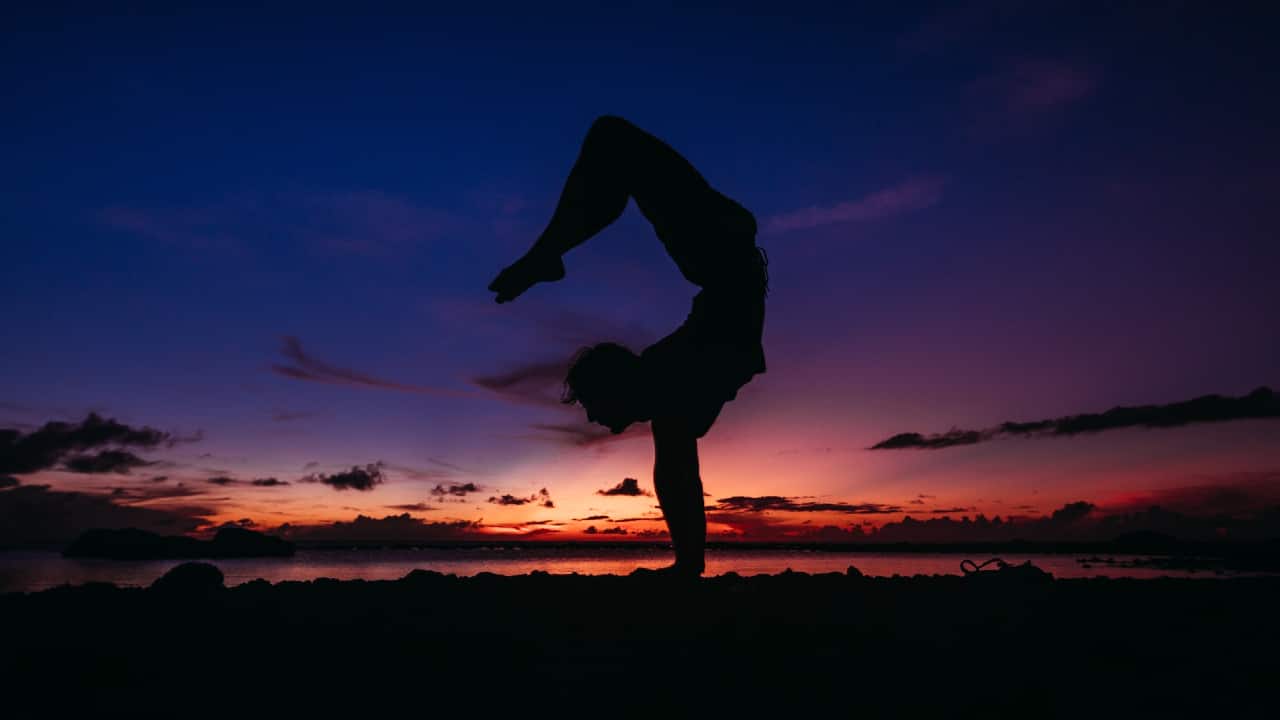 Fitness Planner | How to go from being a Yoga novice to doing the Scorpion pose in 6 months - Part 1