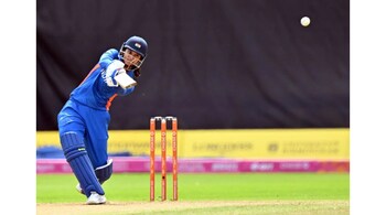 Smriti Mandhana being left-handed, every shot she played dripped with grace, including the massive slog over the bowler for six that landed well into the stands. (Image source: Twitter/BCCIWomen)