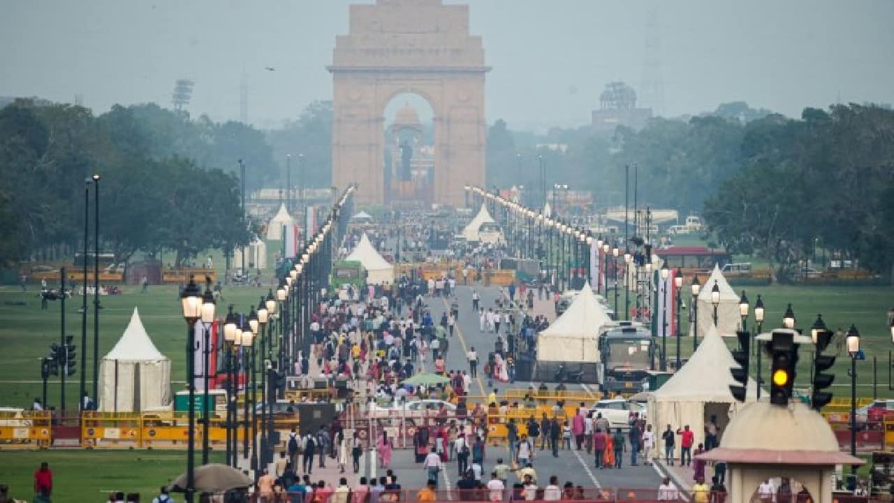 For many families, the iconic India Gate became their favorite weekend destination for resuming their pre-COVID-19 routines from jogging, walking or taking their toddlers for a stroll. (Image: PTI)