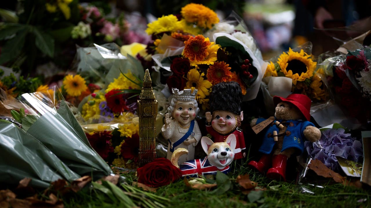 Flower memorials spread quickly around the world. (Source: AP)
