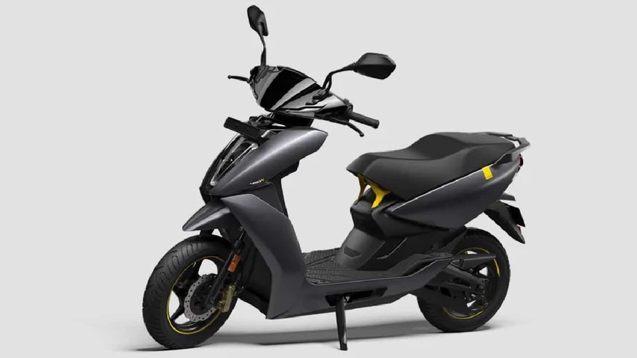 Ather 450X Gen 3 | Rs 1.39 lakh | And finally, for just a little variety, we’ve added a scooter. The 450X is the top-spec variant in Ather’s series of scooters and still comes at a price point that is under Rs 1.5 lakh. Granted, there are other scooters out there with similar specs (Ola S1 Pro) and lower prices, but the Ather is by far the best looking of them all thanks to its sporty and offbeat styling. The Ather 450X adopts a sleek design language that can appeal to most of the young crowd out there. It’s got slightly larger tyres as well and is balanced well enough to allow you to zip through traffic with relative ease. This is also thanks to a very peppy electric motor. Speaking of which, the 6.2 kW (warp mode) motor is capable of a continuous power output of 3.3 kW and torque of 26 Nm. The battery capacity is rated at 3.7 kWh, giving you a total ARAI-certified range of 146 km. Like the Revolt, the Ather also has different riding modes which increase the top speed of the scooter at the cost of range—the warp mode we spoke of. The benefit of electric vehicles, both scooters and motorcycles, is the electronics it comes with. Things like a full-colour LED display, Bluetooth connectivity and various other features all mainly come standard with EVs. (Image: Ather)