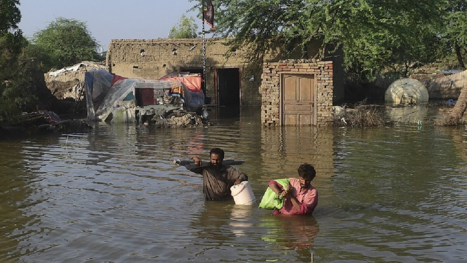 अमेरिका ने बाढ़ प्रभावित पाकिस्तान में 10 मानवीय सहायता मिशन भेजे : पेंटागन 