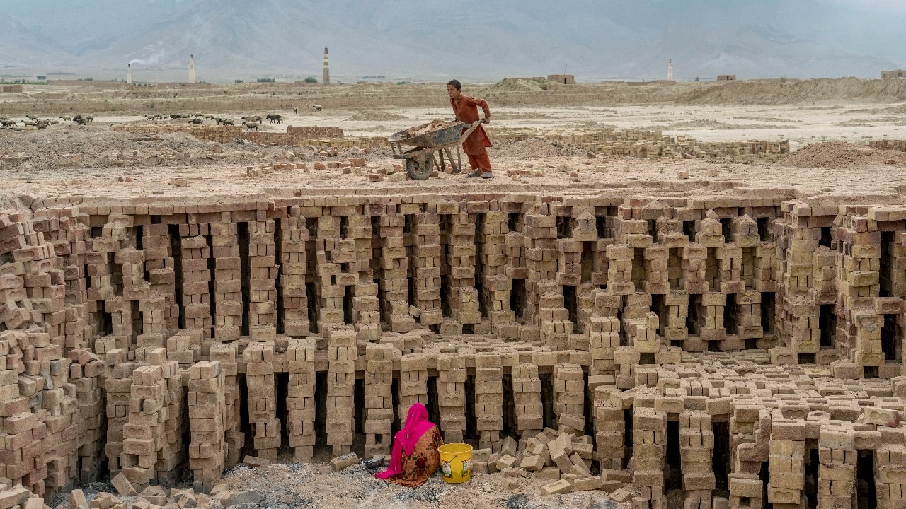 In Pics | How Afghani kids are undertaking backbreaking work at brick ...