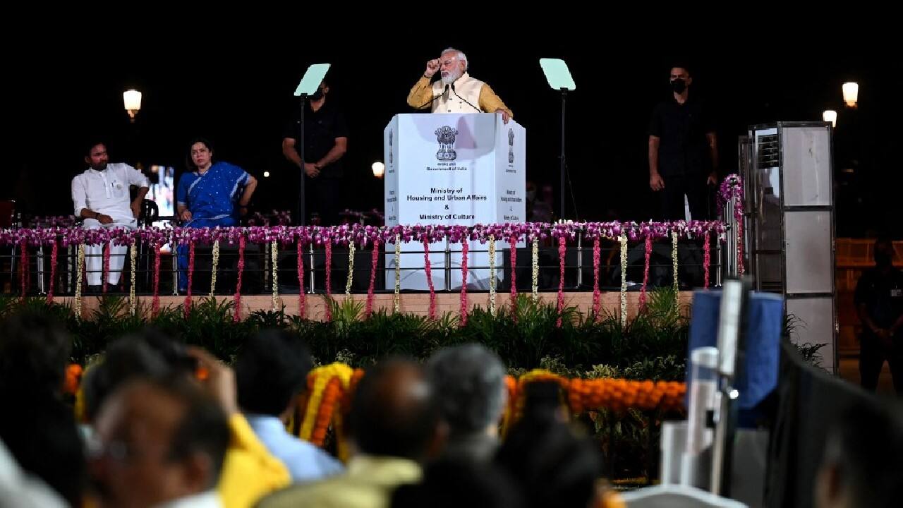Addressing the gathering, the Prime Minister said that in the time of Azadi ka Amrit Mahotsav the nation felt a new inspiration and energy today. “Today, we are filling the picture of tomorrow with new colors, leaving behind the past. Today this new aura is visible everywhere, it is the aura of confidence of New India”, he said. (Source: PIB)