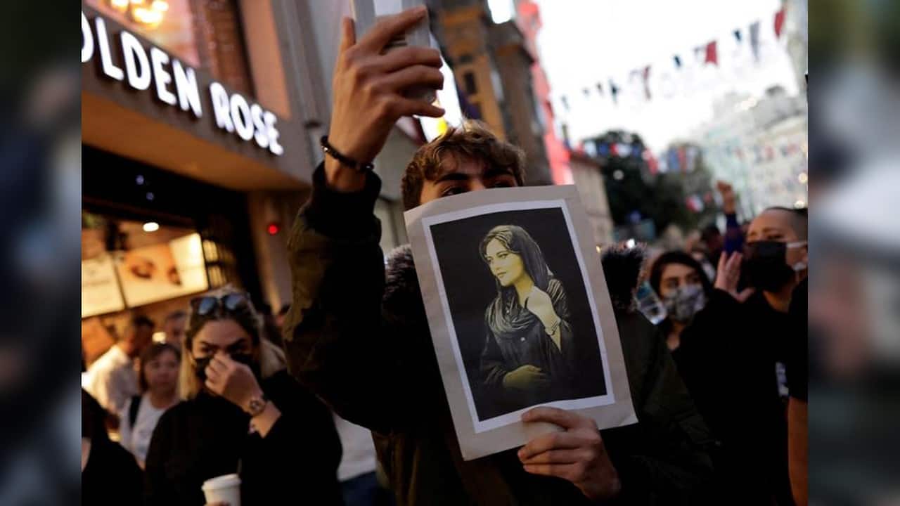 A demonstrator holds a picture of Mahsa Amini during a protest march in solidarity with women in Iran, following the death of the young Iranian woman, Mahsa Amini, in central Istanbul, Turkey, September 20. (Image: Reuters)