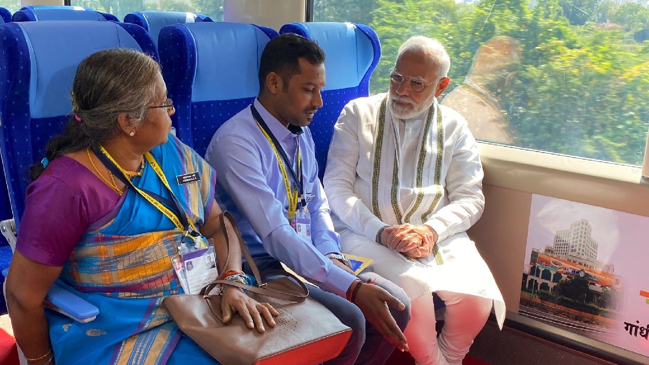 Vande Bharat Express  Prime Minister Narendra Modi opinionate about Budget  2023 after flagging off Vande Bharat trains from Mumbai - Telegraph India