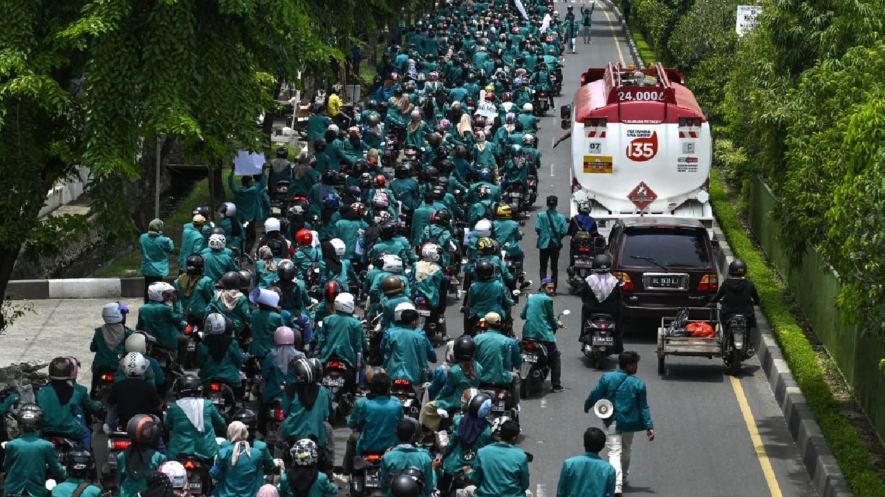 In Pics | Indonesians Protest Against Fuel Price Hike