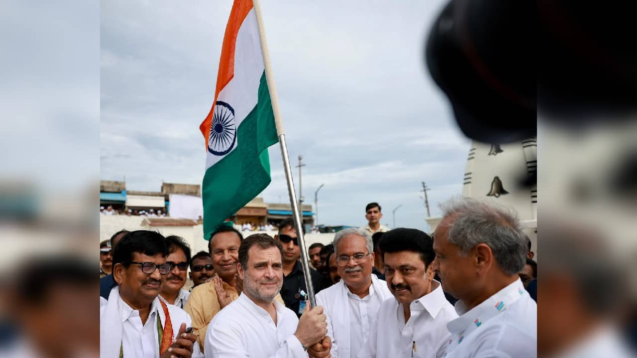 Rahul Gandhi Resumes Bharat Jodo Yatra In Agar Malwa On Last Day Of ...