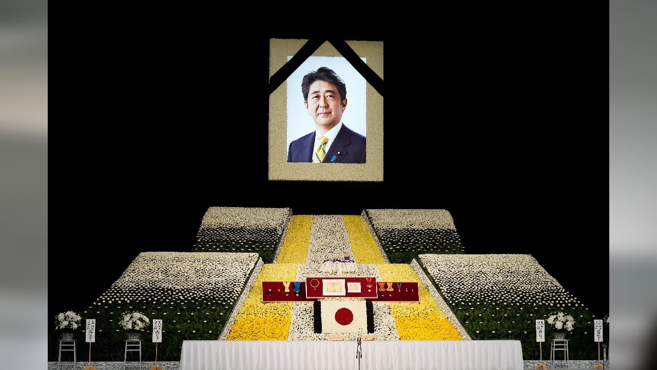 A rare and controversial state funeral for assassinated former Prime Minister Shinzo Abe began on September 27 in tense Japan where the event for one of the country's most divisive leaders has deeply split public opinion. (Source: AP) A rare and controversial state funeral for assassinated former Prime Minister Shinzo Abe began on September 27 in tense Japan where the event for one of the country's most divisive leaders has deeply split public opinion. (Source: AP)