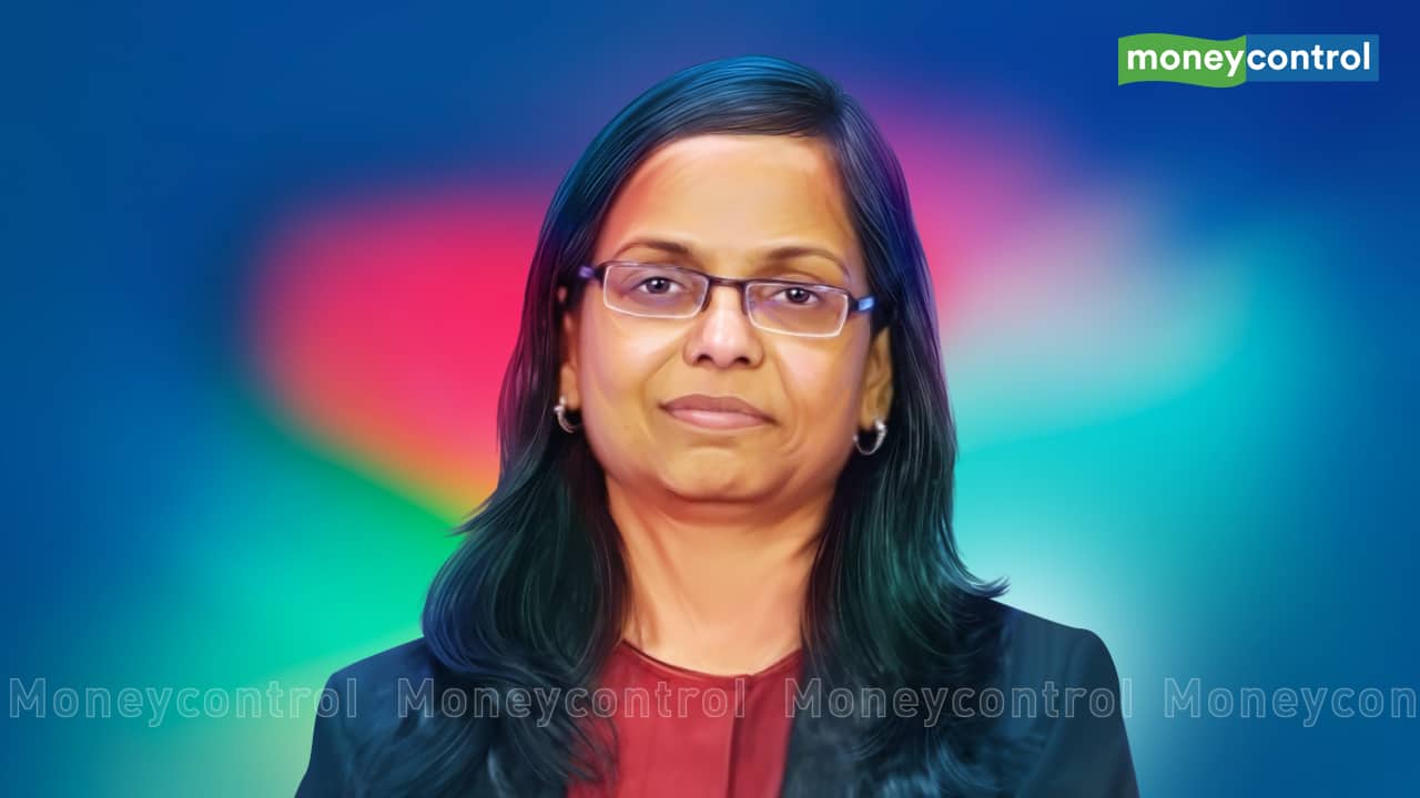 Diversifying Russian oil imports may add only $4-6 billion to India's import bill, says Anubhuti Sahay of Standard Chartered Bank