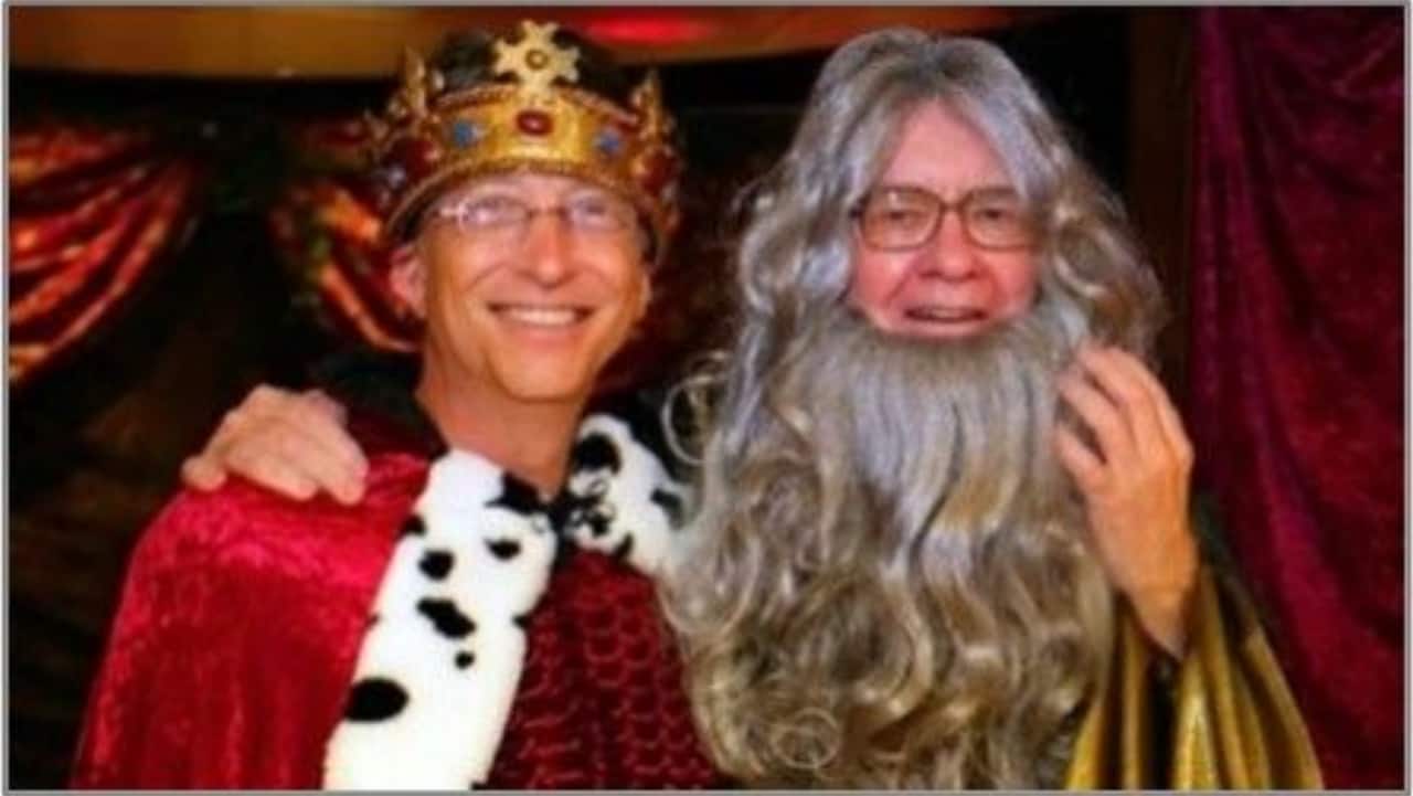 Bill Gates and Warren Buffett participate in cosplay.
