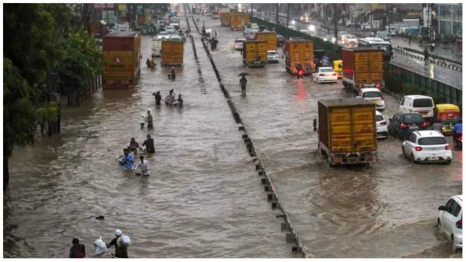 Delhi-Gurugram floods: People waddle through waist-deep water | Photos, videos