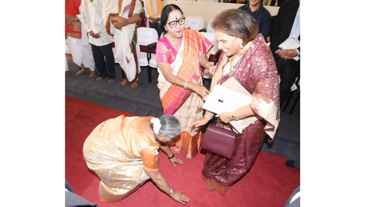 Photo of Sudha Murty bowing to touch Mysuru royal's feet triggers debate on social media