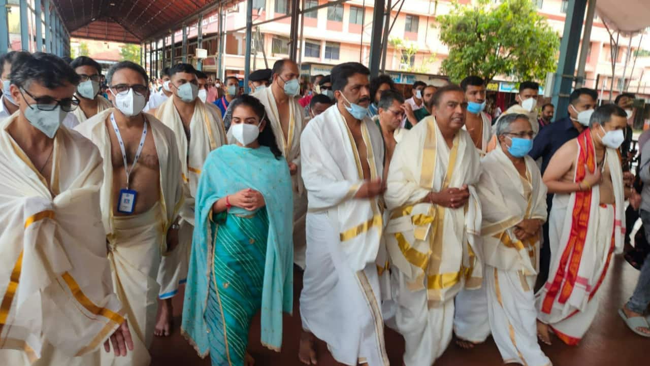 Mukesh Ambani offered prayers at Kerala's Guruvayur Shri Krishna Temple 