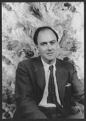 Roald Dahl (Silver gelatin portrait by Carl Van Vechten via Wikimedia Commons)