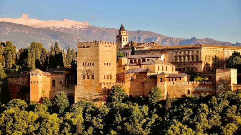 Alhambra in Granada. (Photo: Jorge Fernandez via Unsplash)