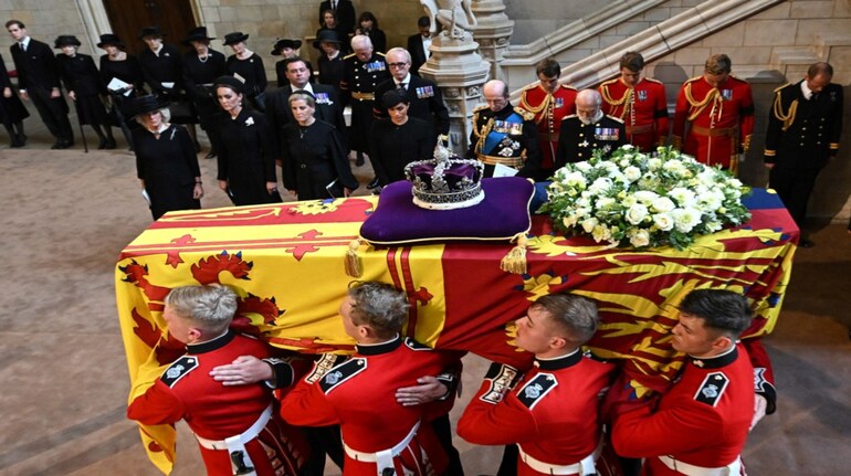 World leaders head to UK for queen's funeral as public pays tribute