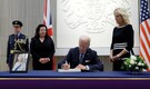 Biden pays respects to Queen Elizabeth before funeral