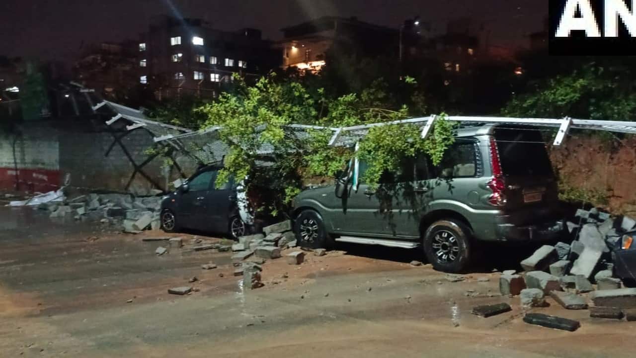 1 cars damaged bengaluru rains