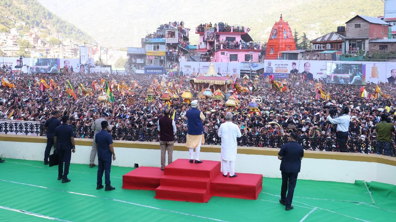 Modi visited Dhalpur Ground Kullu in Himachal Pradesh and participated in the International Kullu Dussehra Festival and witnessed the unique rath yatra of more than 300 deities. He is the first prime minister to attend the historical Dussehra event. (Image: PIB)