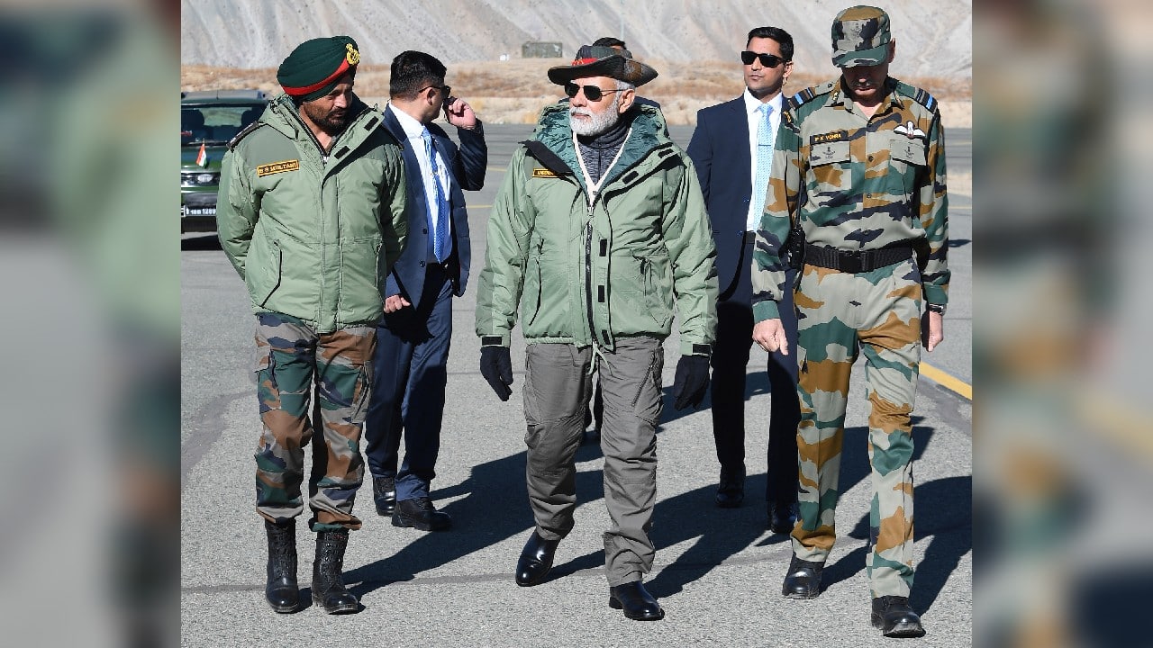 In Pictures: PM Narendra Modi celebrated Diwali with the Indian Army |  News-photos – Gulf News